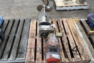 Side Mount Liquid Agitator, Shaft length 490mm, Impeller 500mm Dia