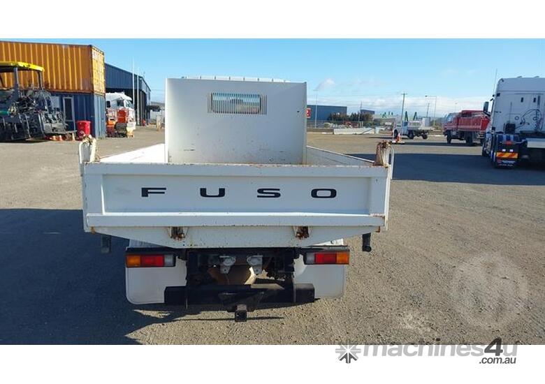 caption Fuso Canter