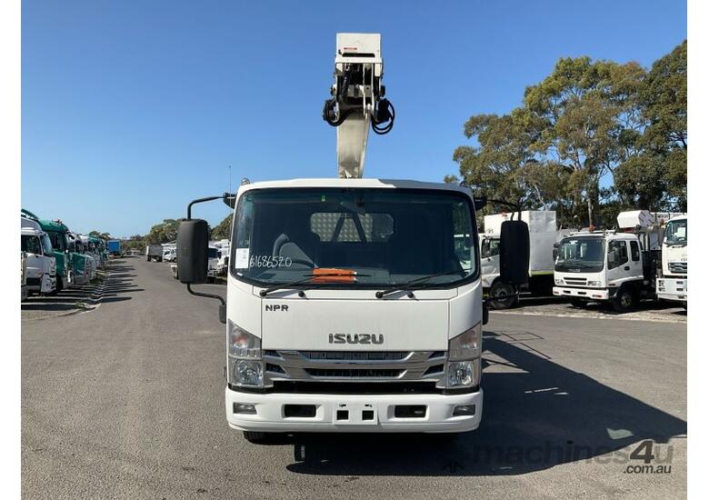 caption 2015 Isuzu NPR 75-190 EWP