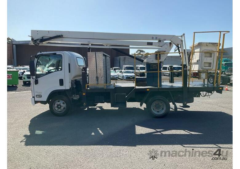 caption 2015 Isuzu NPR 75-190 EWP