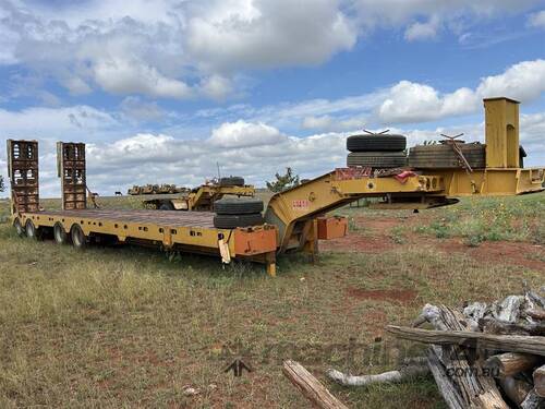 1989 LUSTY ALLISON HYD QUAD AXLE LOW LOADER WITH 