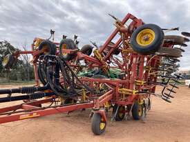 1999 Bourgault Bourgault 8810 Airseeder - picture0' - Click to enlarge