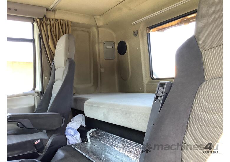 caption 2011 DAF CF 85 460 6x4 Prime Mover