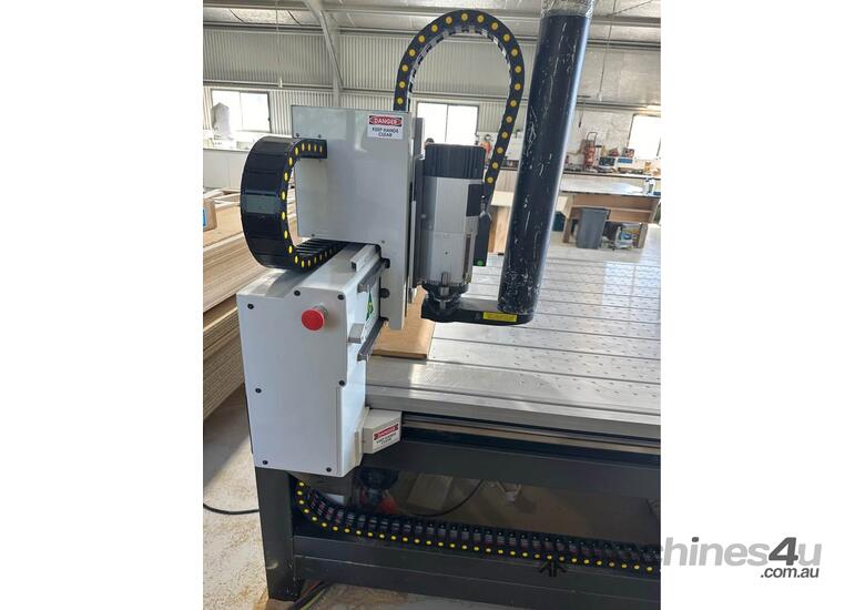 caption 2021 Multicam SR2412vi CNC + 2T Hydraulic Lifter
