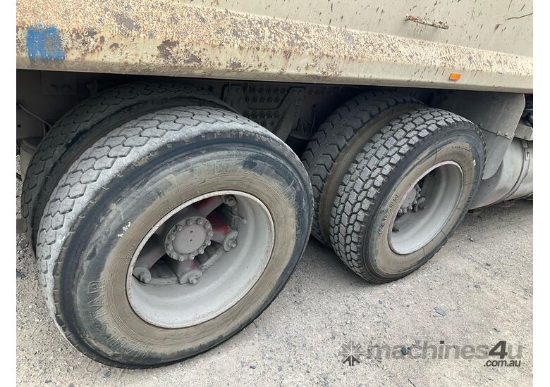 caption 1994 Volvo FH12 Tipper