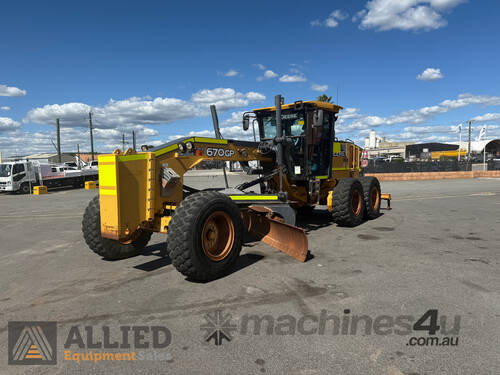 caption 2011 John Deere 670GP Motor Grader