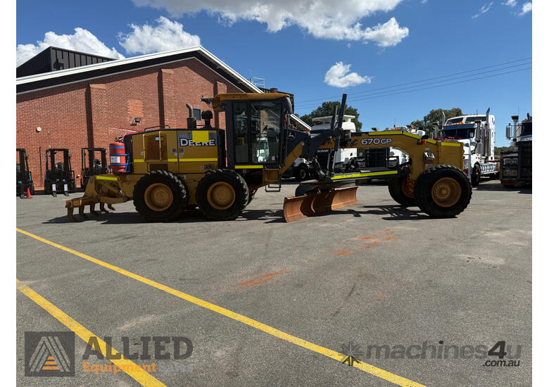 caption 2011 John Deere 670GP Motor Grader