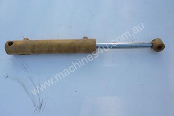 LLOYDS DEALS - Double Acting Hydraulic Ram 70mm OD x 250 Stroke