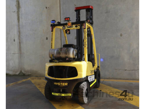 Hyster 2.5T LPG counterbalance forklift with PSI 2.4L engine.