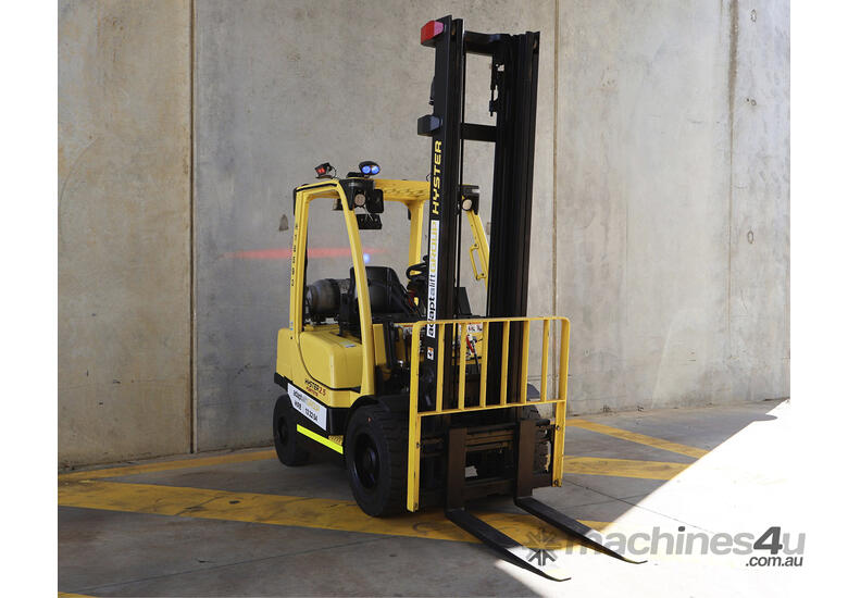 Hyster 2.5T LPG counterbalance forklift with PSI 2.4L engine.