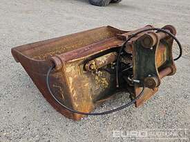 2.1 Tilt Bucket to suit 20t Excavator, Ears 330mm, Centres 460mm, Pins 80mm  - picture1' - Click to enlarge