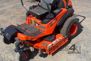 Kubota ZD331 Zero Turn Lawn Equipment