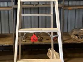 Baily Industrial Tradesman Ladder - picture0' - Click to enlarge