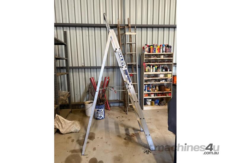 caption Baily Industrial Tradesman Ladder