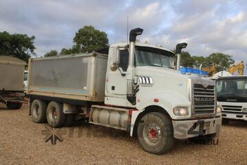 Mack 2010   Cmhr Trident