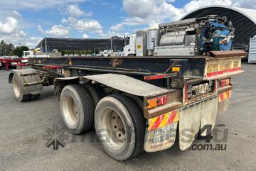 2006 Macol Tri Axle Hook Bin Dog Trailer