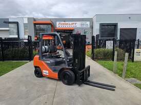 Toyota Forklift 2.5T Container Mast with Tyne Positioners (Unit#:U919) - picture0' - Click to enlarge