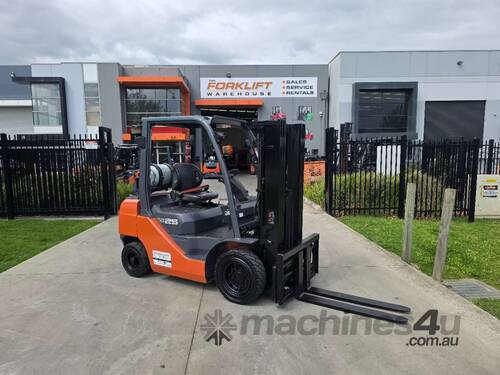 Toyota Forklift 2.5T Container Mast with Tyne Positioners (Unit#:U919)