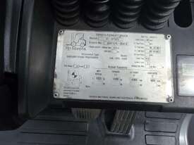 Toyota Forklift 2.5T Container Mast with Tyne Positioners (Unit#:U919) - picture2' - Click to enlarge