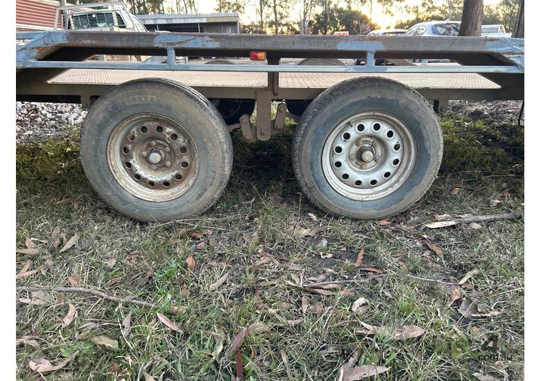 caption 2006 Tandem Axle Car Trailer