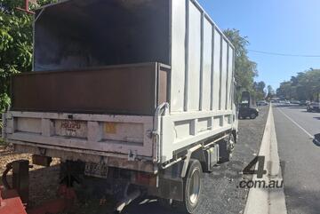 Isuzu Isuz npr Tipper truck