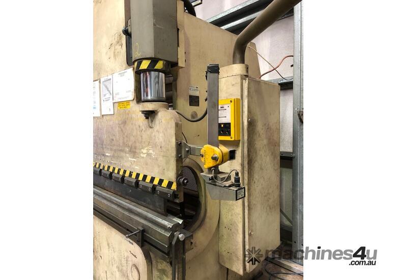 DYE 100 Tonne CNC 4 Axis Press Brake