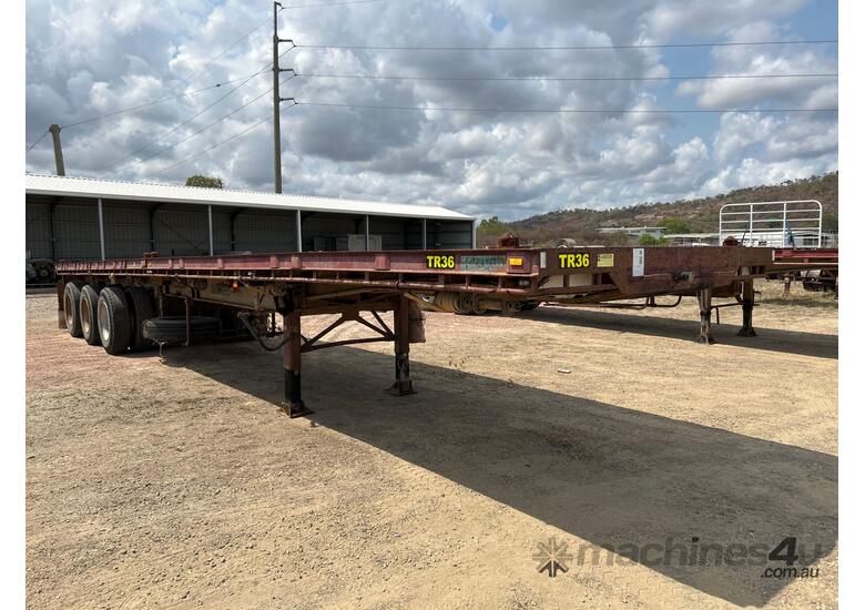 1991 Haulmark Tri Axle Flat Top Trailer
