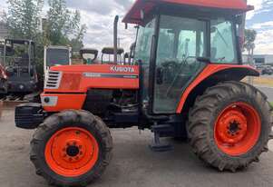 Kubota   TRACTOR M8200DT