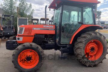 Kubota   TRACTOR M8200DT