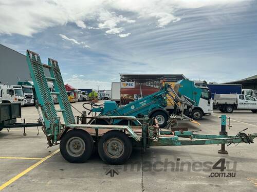 2004 Universal Tandem Axle Plant Trailer