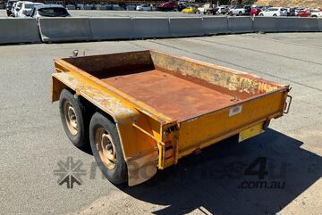 2011 Park Body Builders Tandem Axle Box Trailer