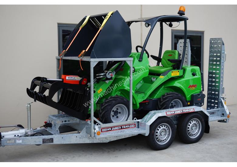 caption Avant 528 Articulated Mini Loader Trailer package