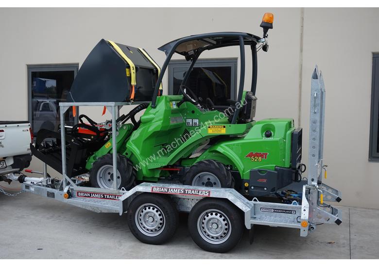 caption Avant 528 Articulated Mini Loader Trailer package