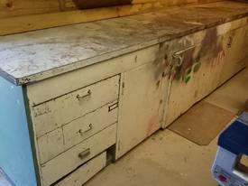Massive Work Bench and cupboard - picture0' - Click to enlarge