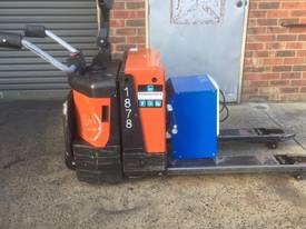 BT LPE200 Pallet Truck Forklift - picture0' - Click to enlarge