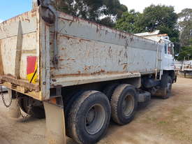 HINO TANDEM TIPPER - picture2' - Click to enlarge
