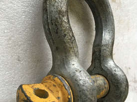 Bow Shackle 12 ton 32mm  - picture2' - Click to enlarge