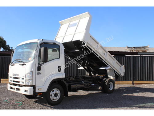 2008 isuzu FRR 500 TIPPER ONE OWNER FROM NEW LOW KM ONLY 178000 KM SOLD WITH RWC 3 MONTH REGO