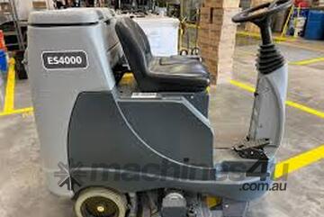 Carpet Extractor/Scrubber- Ride on- ES4000