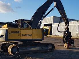 Volvo EC210 Tracked-Excav Excavator - picture2' - Click to enlarge