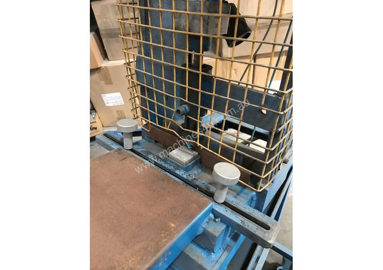 caption Pneumatic press