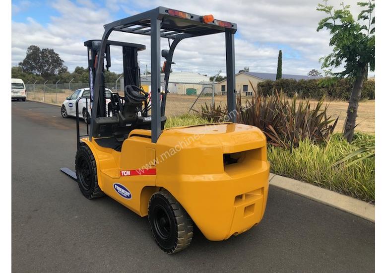 caption TCM FD30 Diesel