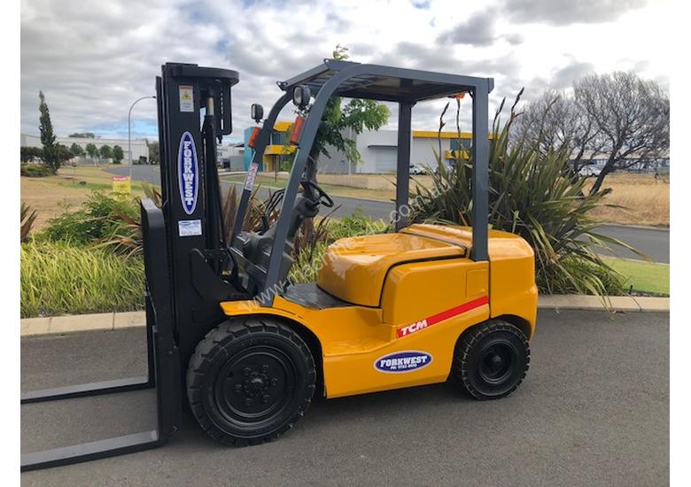caption TCM FD30 Diesel