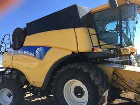 New Holland CR9070 Header(Combine) Harvester/Header - picture1' - Click to enlarge