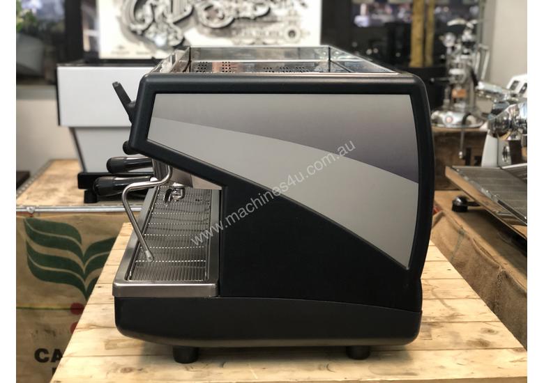 Click to view full size photos NUOVA SIMONELLI APPIA 3 GROUP ESPRESSO COFFEE MACHINE CAFE BUDGET