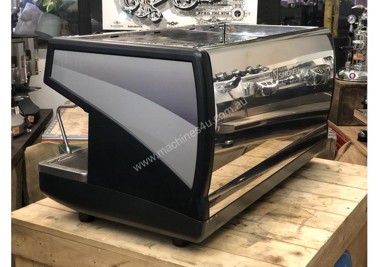 Click to view full size photos NUOVA SIMONELLI APPIA 3 GROUP ESPRESSO COFFEE MACHINE CAFE BUDGET
