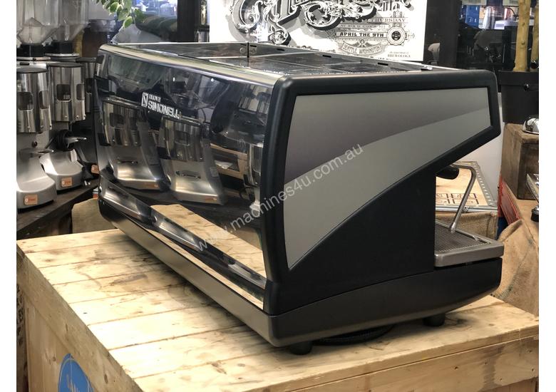 Click to view full size photos NUOVA SIMONELLI APPIA 3 GROUP ESPRESSO COFFEE MACHINE CAFE BUDGET
