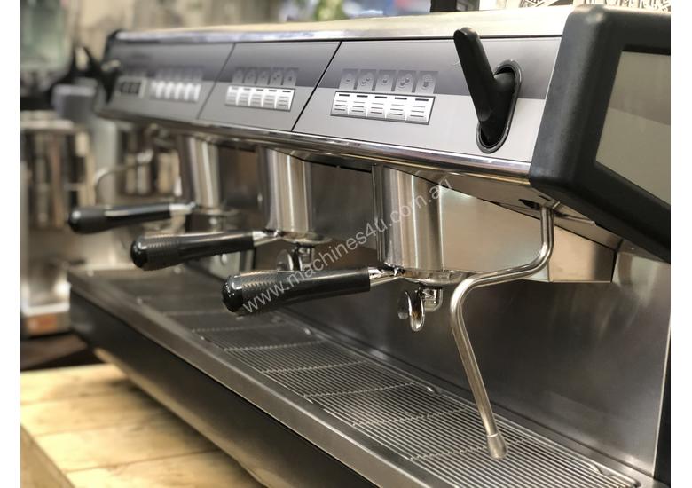 Click to view full size photos NUOVA SIMONELLI APPIA 3 GROUP ESPRESSO COFFEE MACHINE CAFE BUDGET