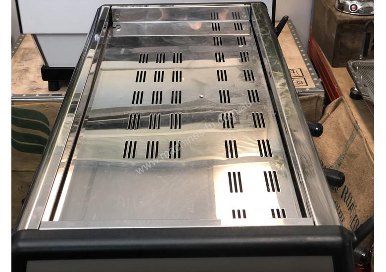 Click to view full size photos NUOVA SIMONELLI APPIA 3 GROUP ESPRESSO COFFEE MACHINE CAFE BUDGET