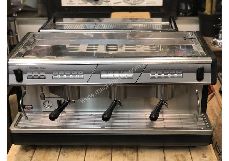 Click to view full size photos NUOVA SIMONELLI APPIA 3 GROUP ESPRESSO COFFEE MACHINE CAFE BUDGET